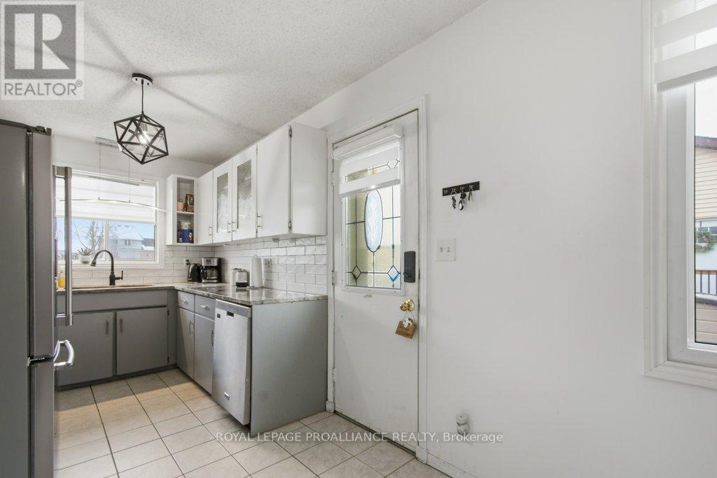 8 Birch Street, Quinte West, Ontario  K8V 6J1 - Photo 8 - X13019434