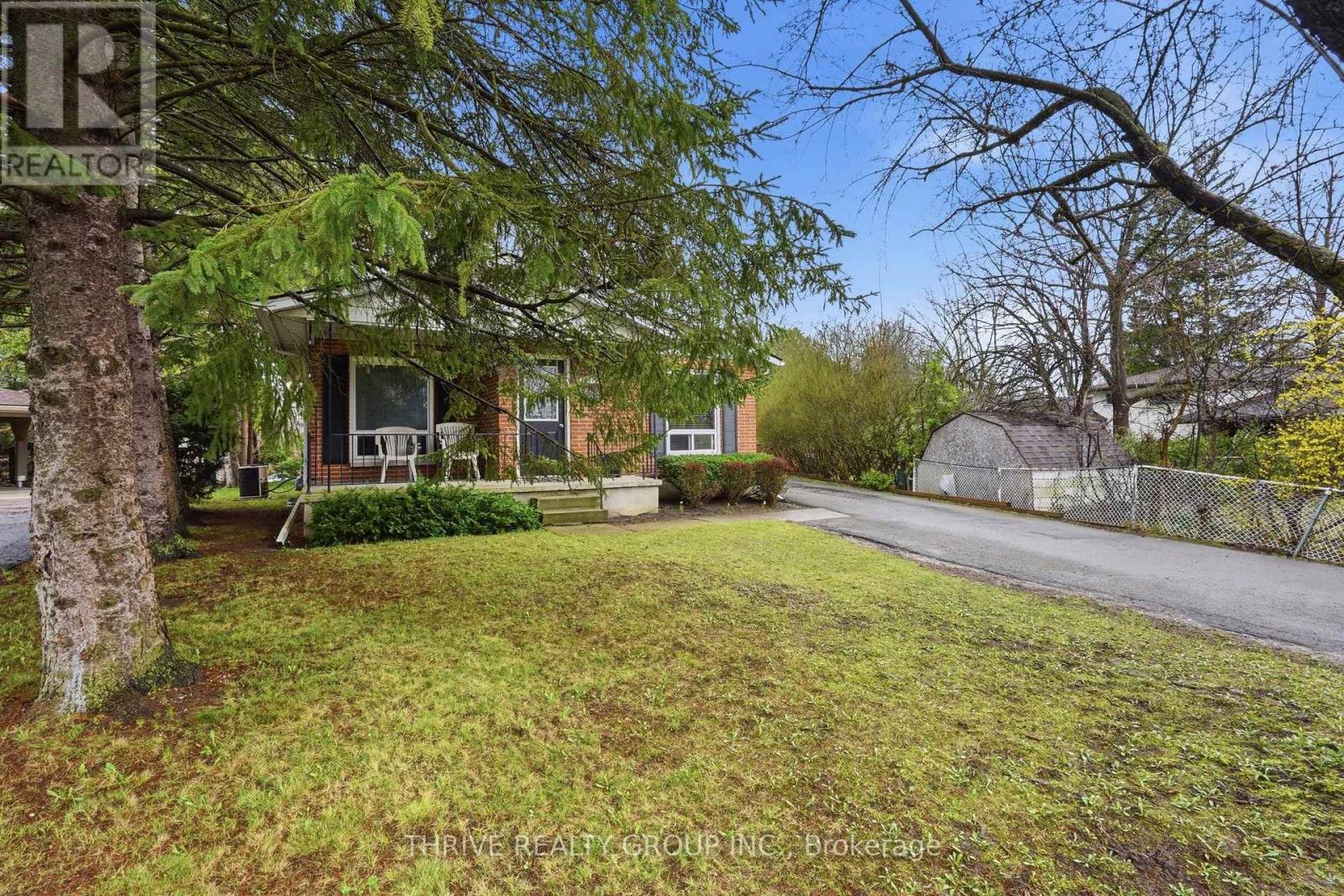 447 Castlegrove Court N, London North, Ontario  N6G 1L2 - Photo 4 - X13019190