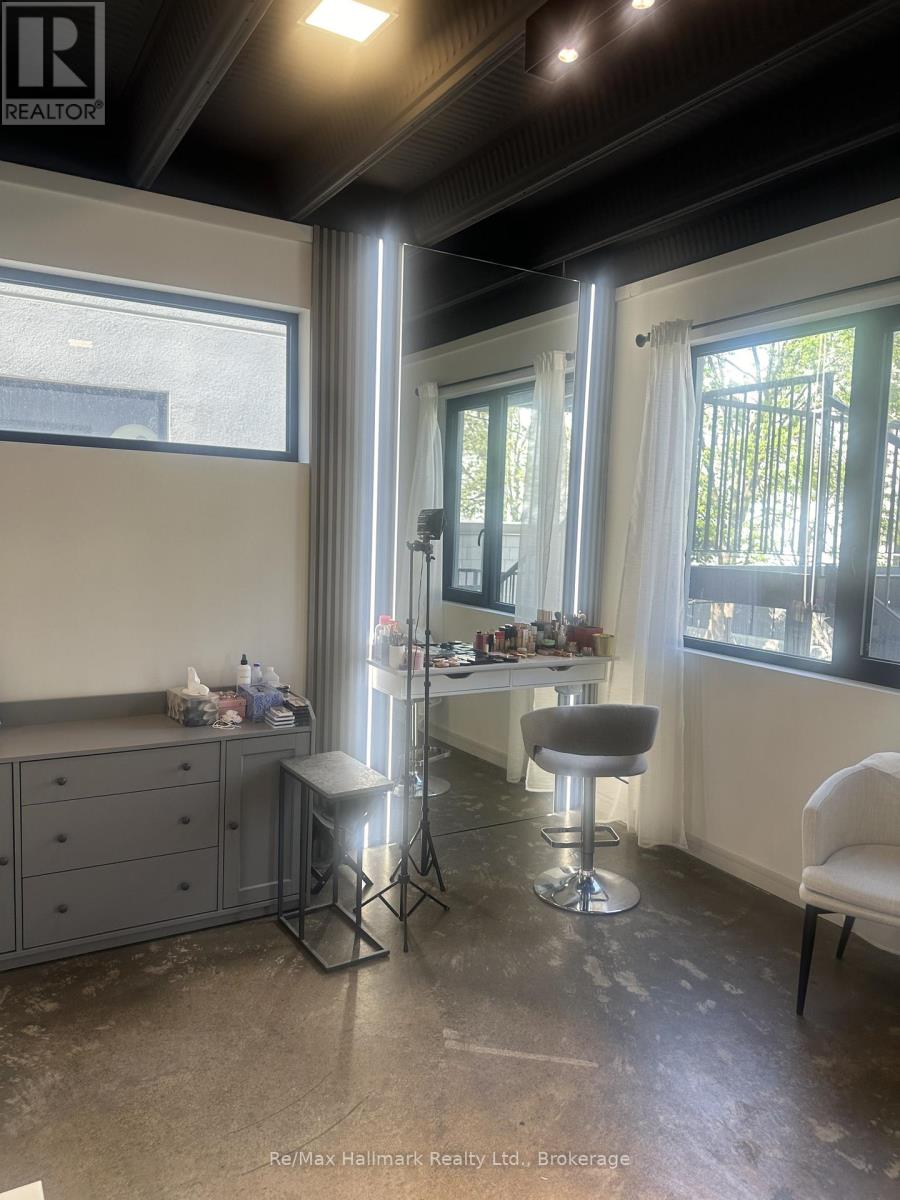 400 - 155 Thirtieth Street, Toronto, Ontario  M8W 3C3 - Photo 3 - W12688570