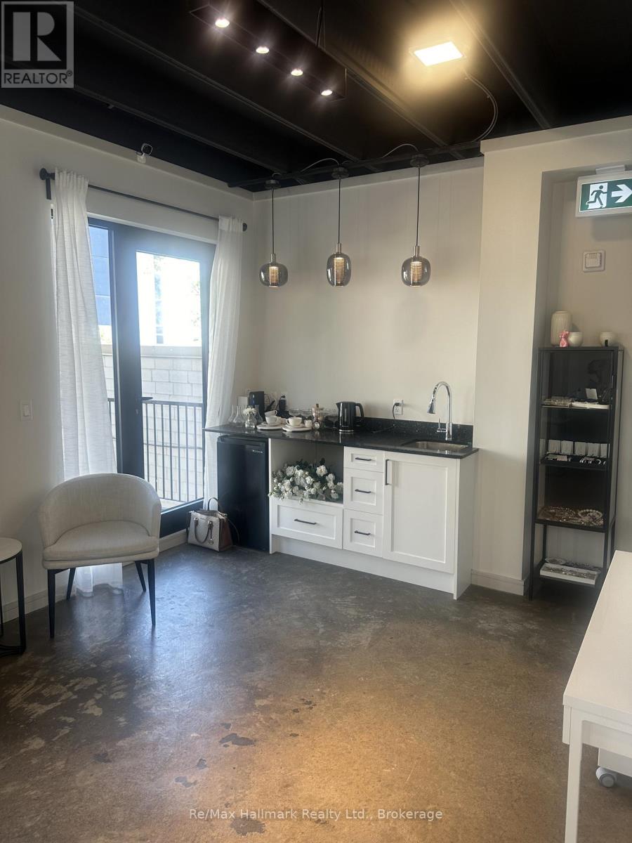 400 - 155 Thirtieth Street, Toronto, Ontario  M8W 3C3 - Photo 6 - W12688570