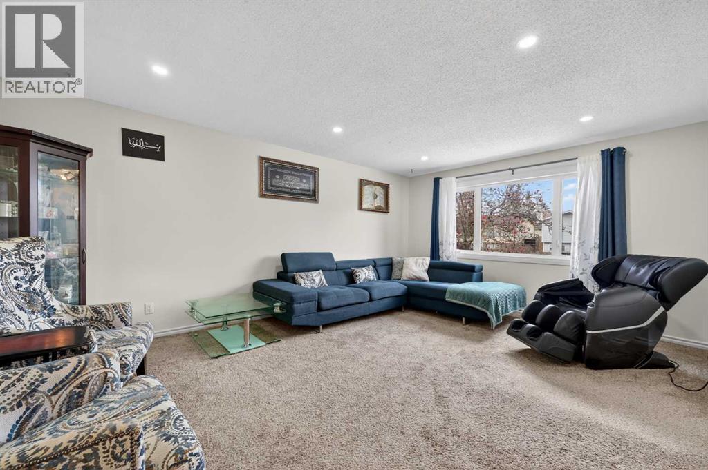 5835 28 Avenue Ne, Calgary, Alberta  T1Y 2E4 - Photo 5 - A2300329