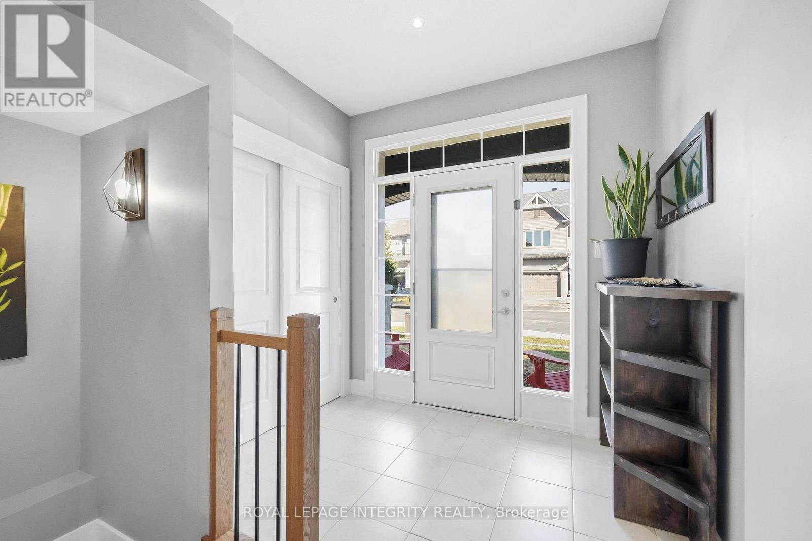 525 Yellow Birch Street, Ottawa, Ontario  K1W 0J3 - Photo 3 - X13019358