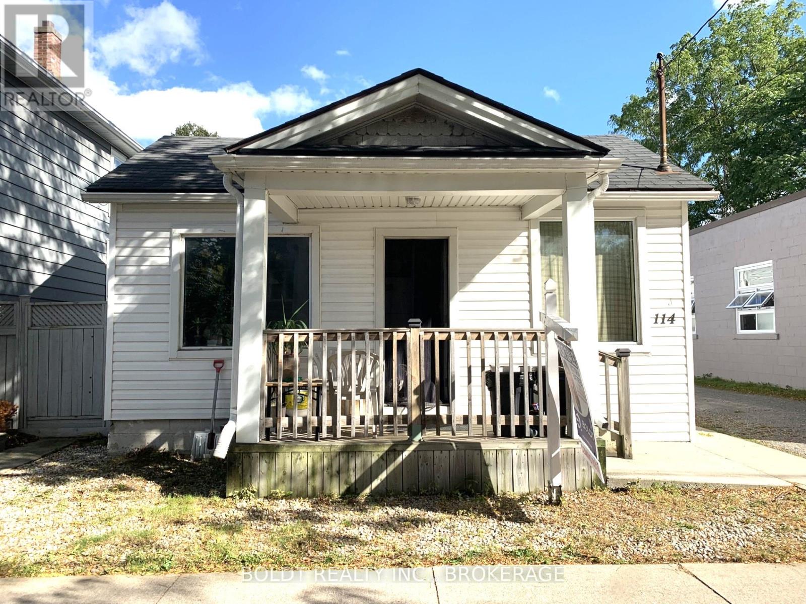 114 Lake Street, St. Catharines, Ontario  L2R 5X8 - Photo 2 - X13019462