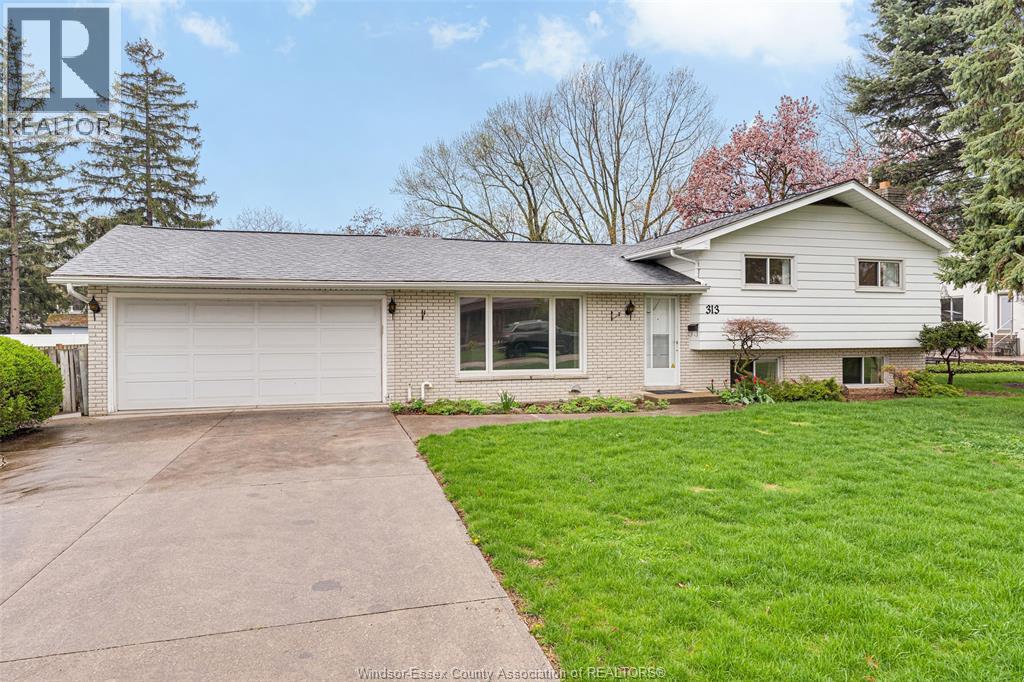 313 BARRY AVENUE, Tecumseh, Ontario