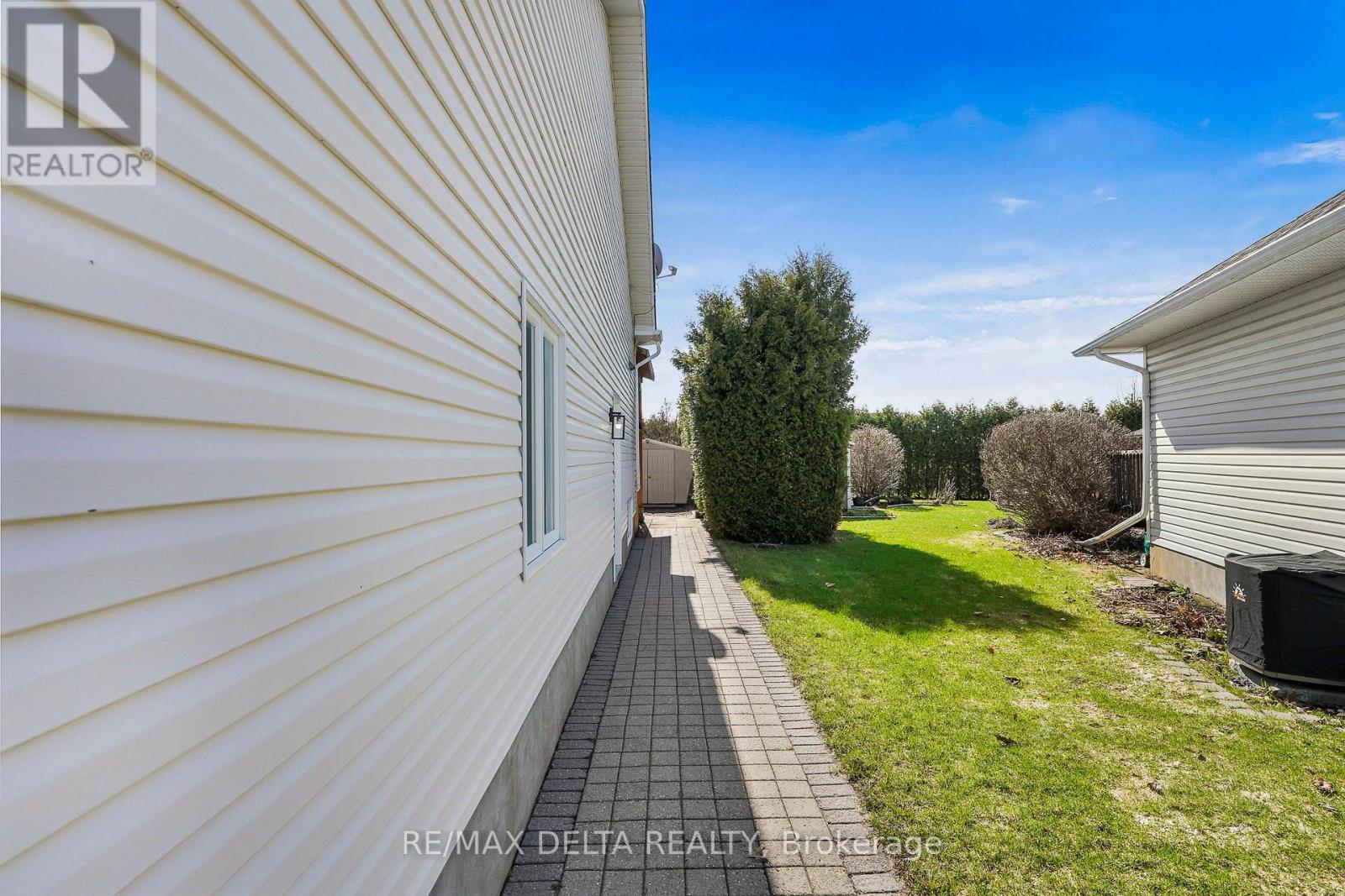 677 Ste Marie Street, Casselman, Ontario  K0A 1M0 - Photo 4 - X12947604