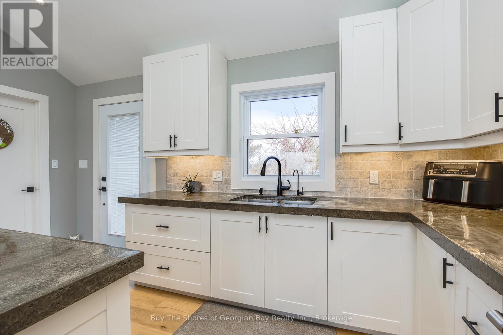 17 Wilcox Road, Tay, Ontario  L4S 2H3 - Photo 11 - S13019356