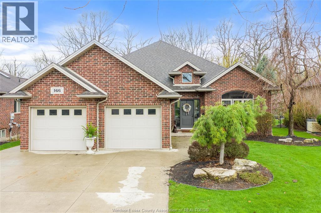 166 WOODYCREST, Kingsville, Ontario