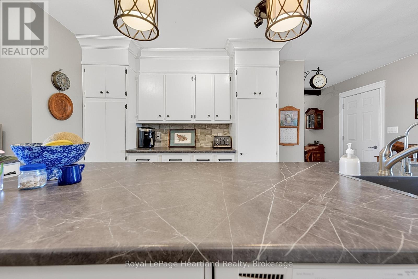 42163 Front Road, Huron East, Ontario  N0K 1W0 - Photo 10 - X13019390