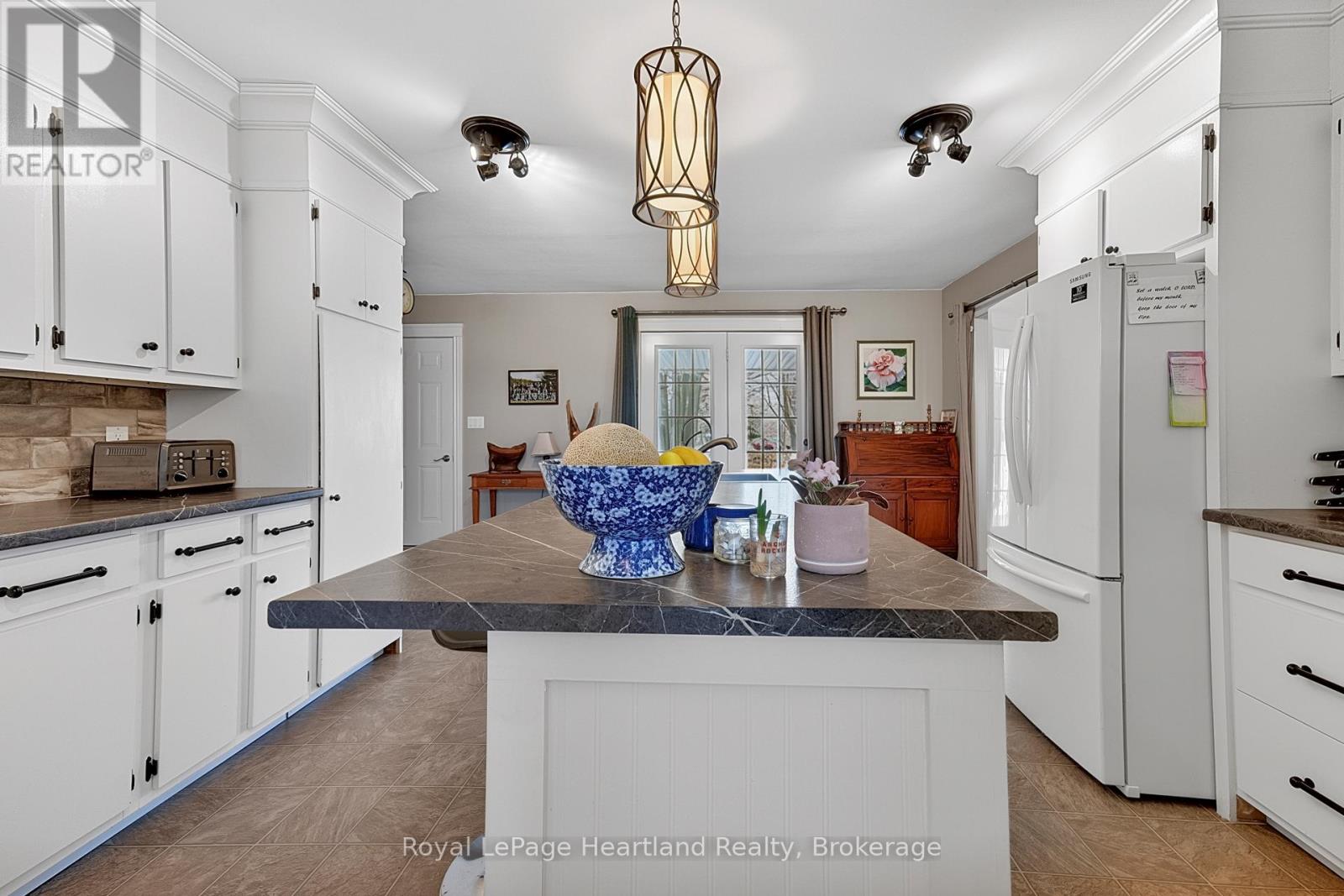 42163 Front Road, Huron East, Ontario  N0K 1W0 - Photo 11 - X13019390