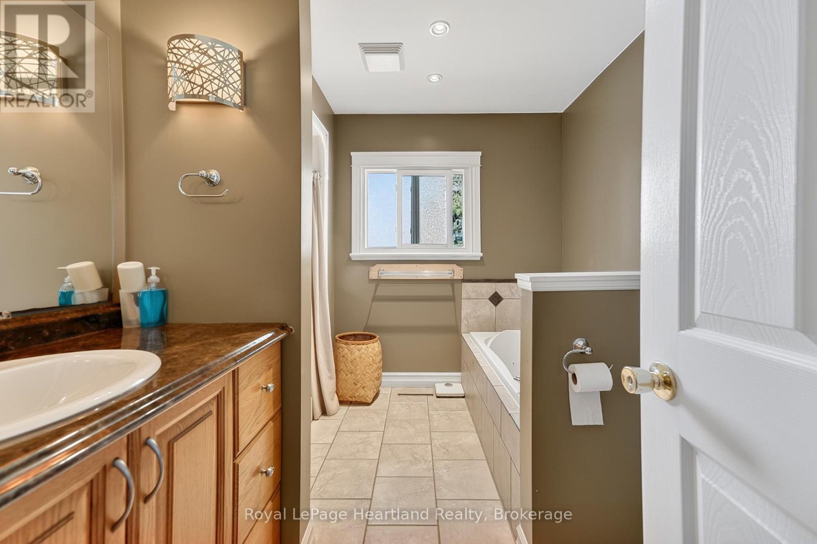 42163 Front Road, Huron East, Ontario  N0K 1W0 - Photo 23 - X13019390