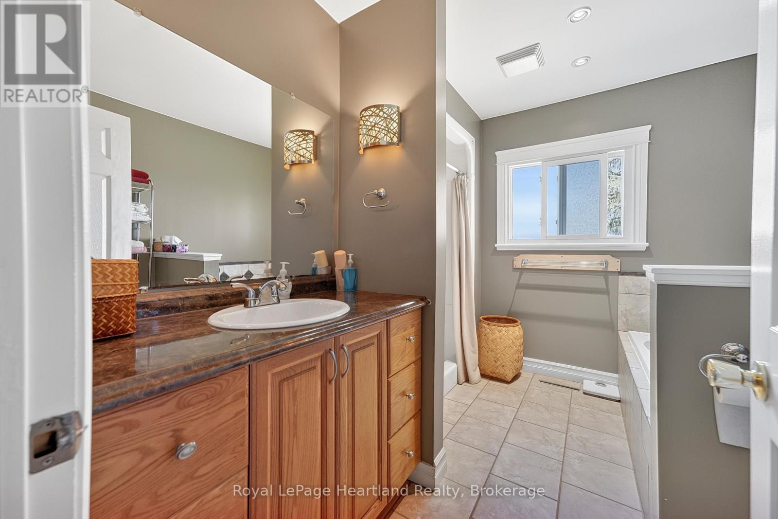 42163 Front Road, Huron East, Ontario  N0K 1W0 - Photo 24 - X13019390