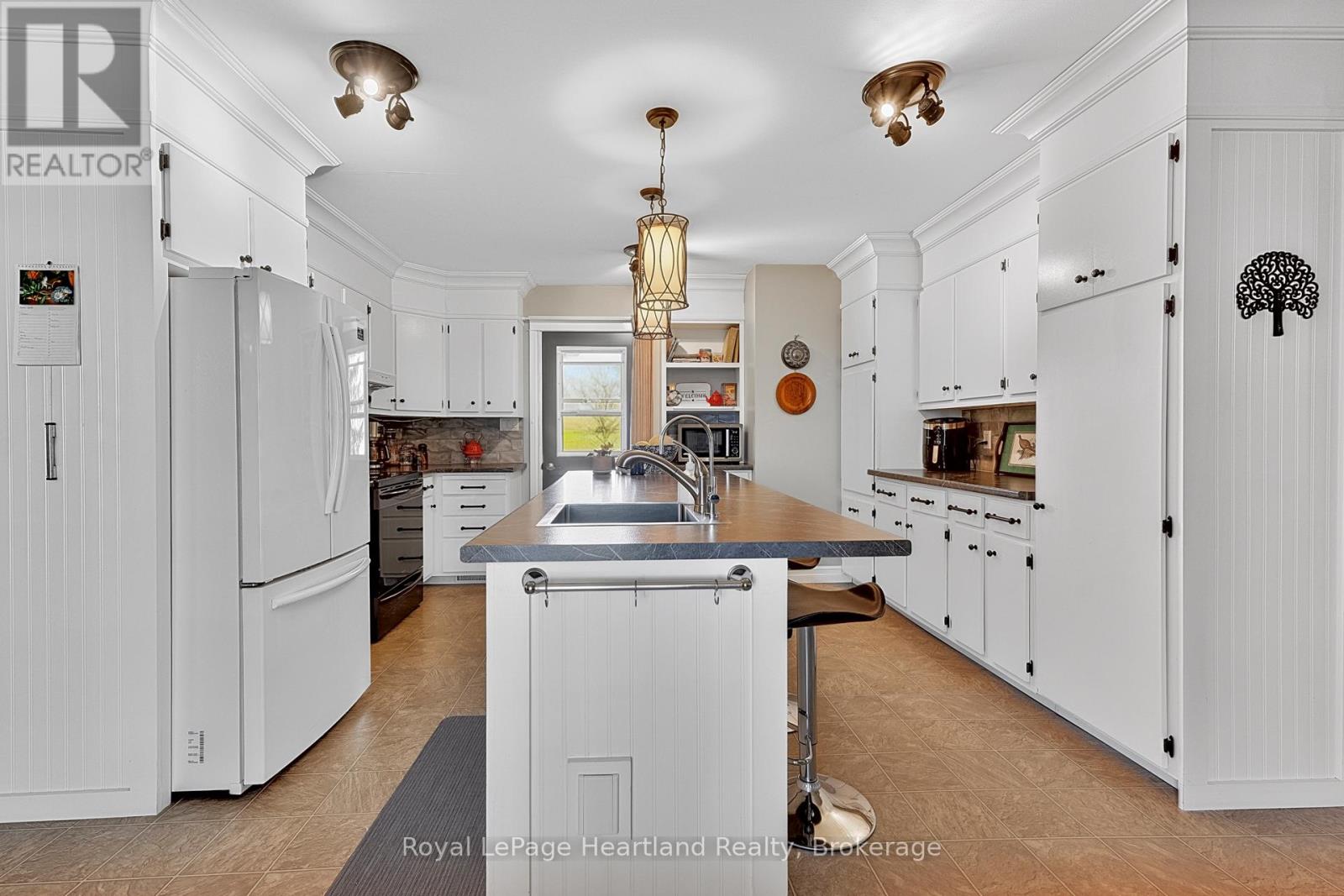 42163 Front Road, Huron East, Ontario  N0K 1W0 - Photo 8 - X13019390