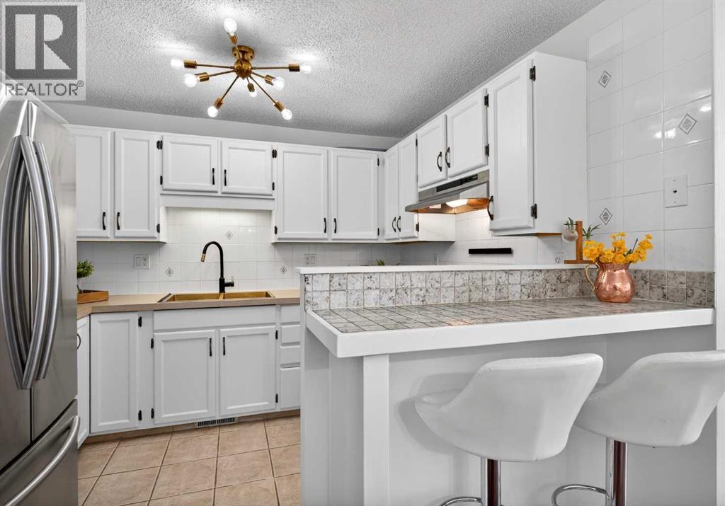 26, 28 Berwick Crescent NW, Calgary, Alberta  T3K 1Y7 - Photo 12 - A2302102