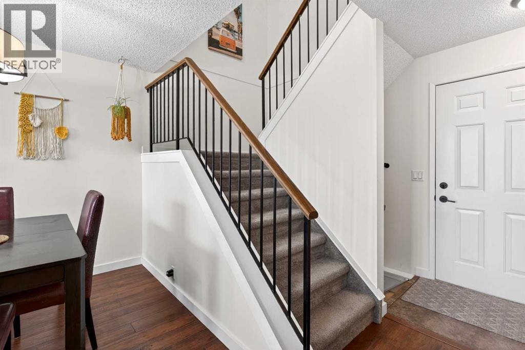 26, 28 Berwick Crescent NW, Calgary, Alberta  T3K 1Y7 - Photo 17 - A2302102