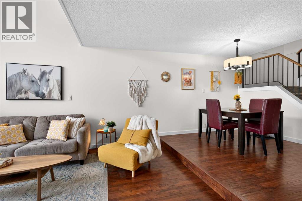 26, 28 Berwick Crescent NW, Calgary, Alberta  T3K 1Y7 - Photo 11 - A2302102