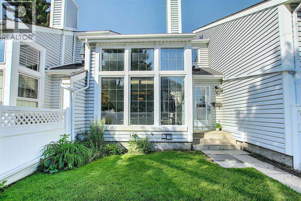 26, 28 Berwick Crescent NW, Calgary, Alberta  T3K 1Y7 - Photo 2 - A2302102