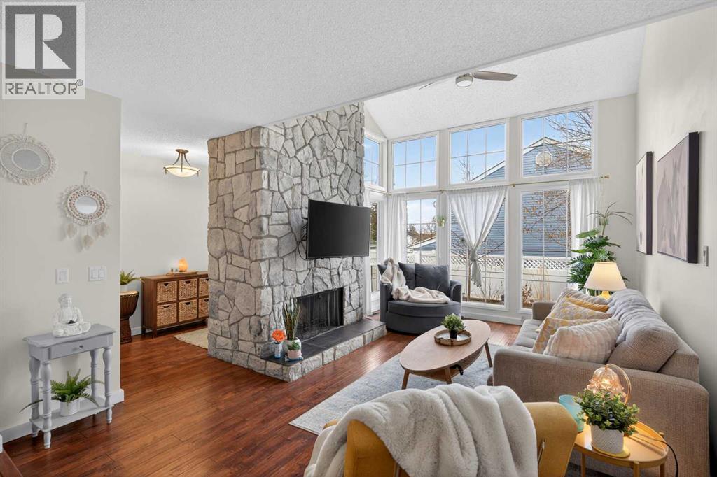 26, 28 Berwick Crescent NW, Calgary, Alberta  T3K 1Y7 - Photo 6 - A2302102