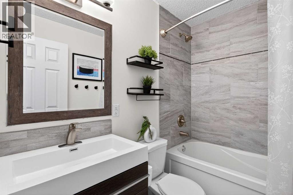 26, 28 Berwick Crescent NW, Calgary, Alberta  T3K 1Y7 - Photo 26 - A2302102