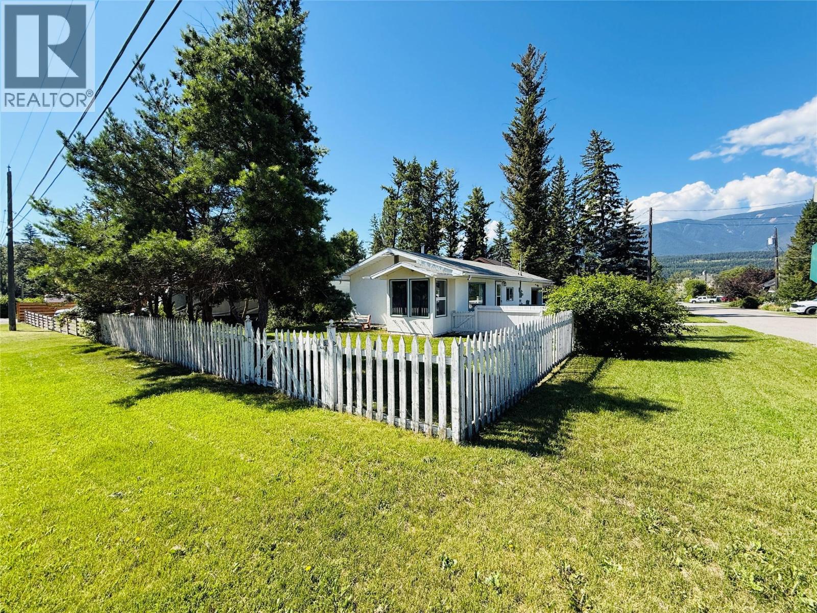 4688 Poplar Street, Windermere, British Columbia  V0B 2L2 - Photo 4 - 10357926