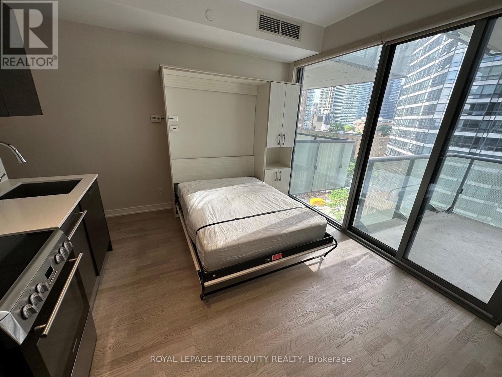 904 - 57 St. Joseph Street, Toronto, Ontario  M5S 0C5 - Photo 2 - C13019186