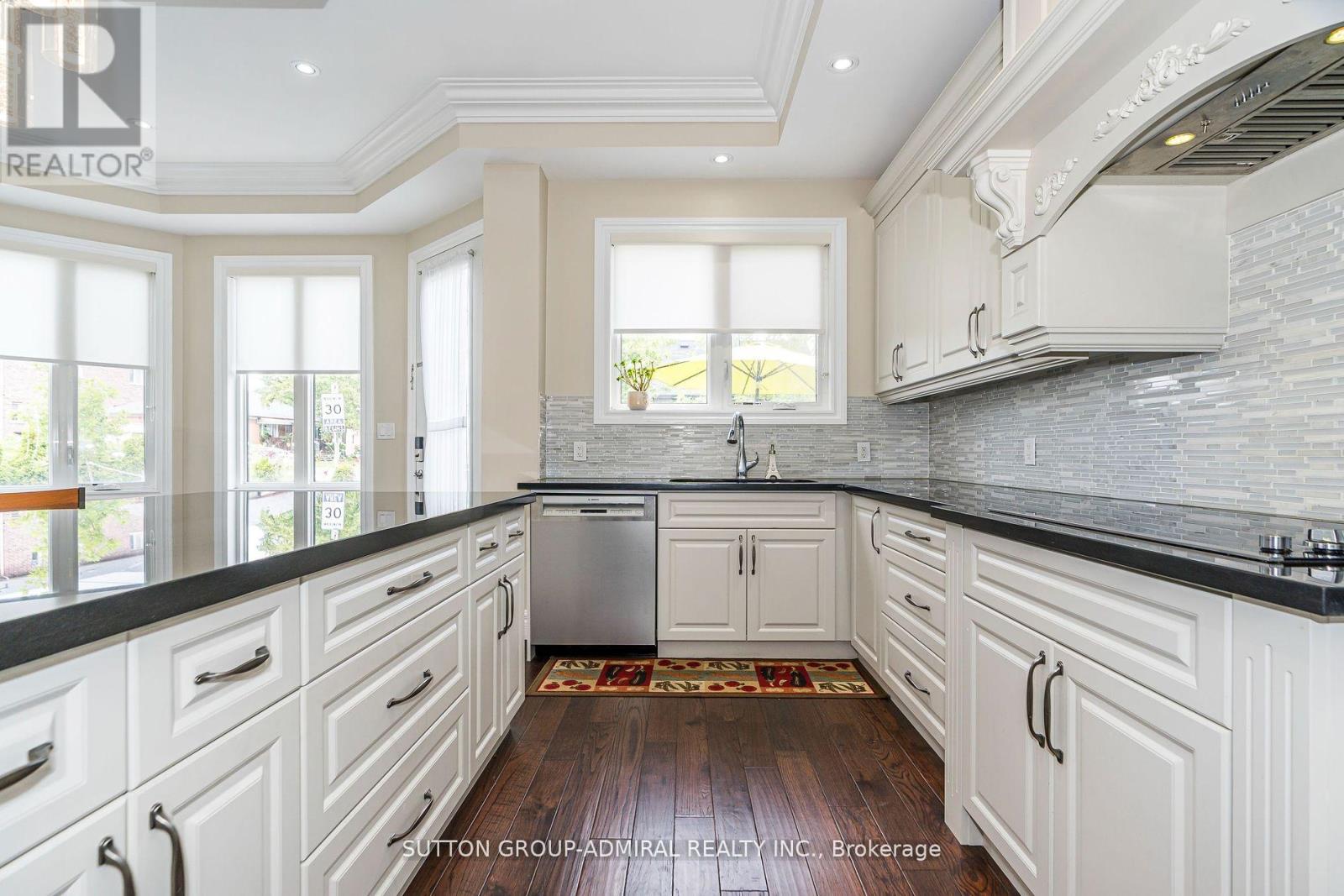 24 Ranee Avenue, Toronto, Ontario  M6A 1M6 - Photo 15 - C13019214