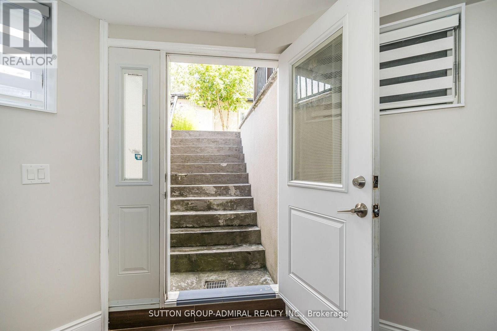 24 Ranee Avenue, Toronto, Ontario  M6A 1M6 - Photo 32 - C13019214