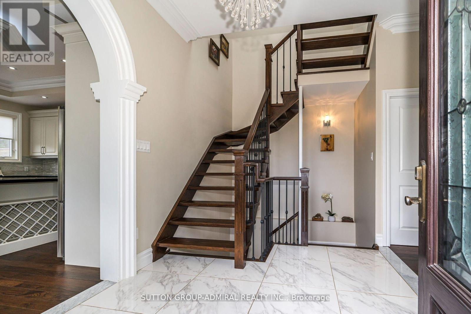 24 Ranee Avenue, Toronto, Ontario  M6A 1M6 - Photo 5 - C13019214