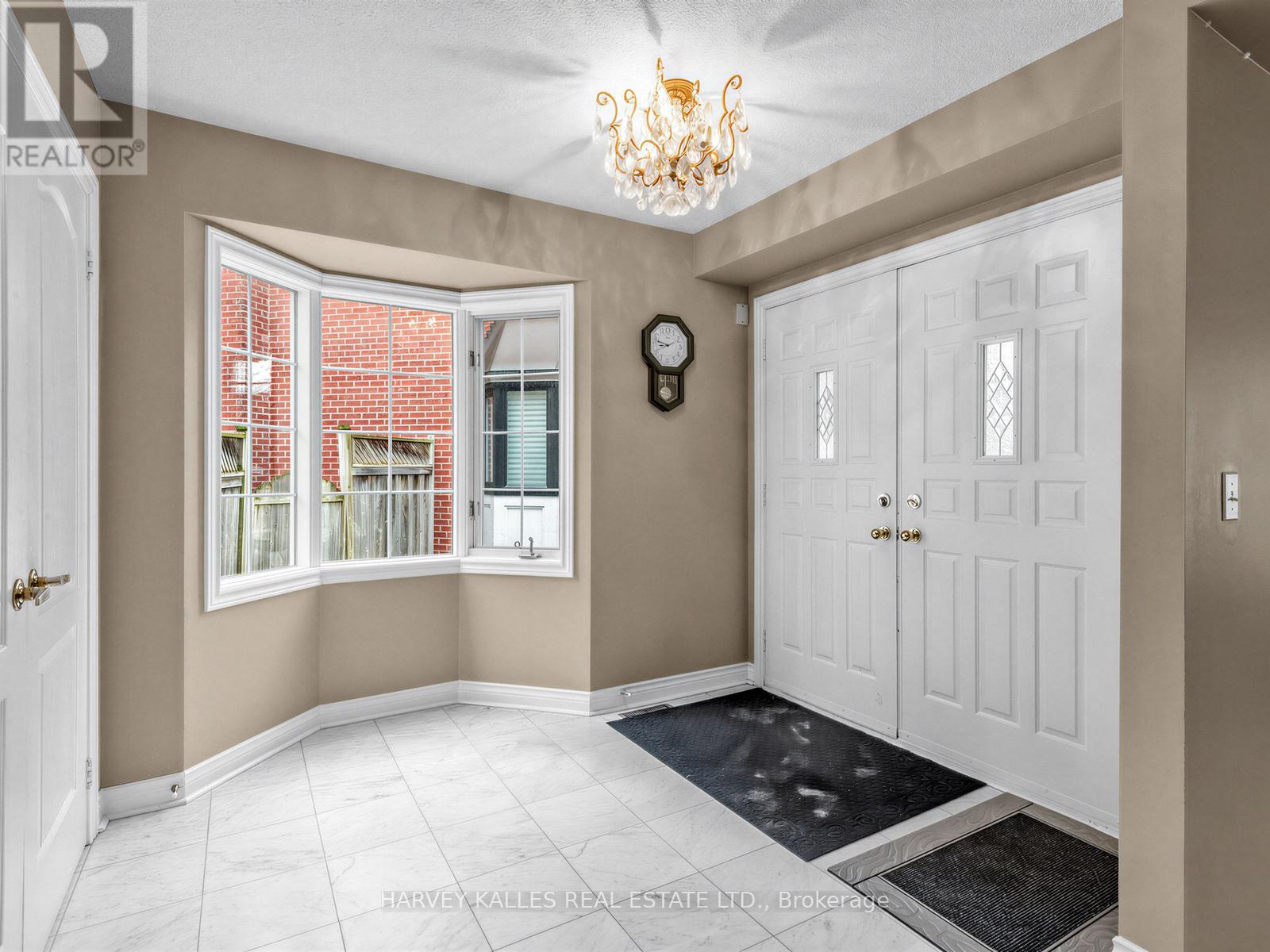 82 Bowring Walk, Toronto, Ontario  M3H 5Z7 - Photo 2 - C13019262