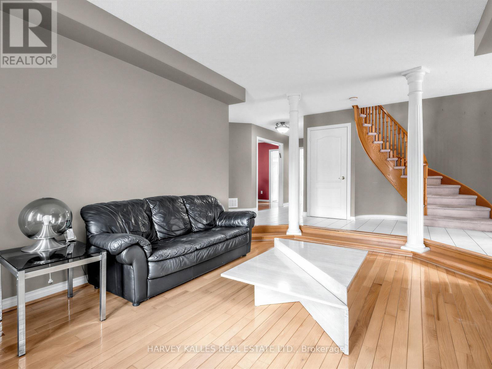 82 Bowring Walk, Toronto, Ontario  M3H 5Z7 - Photo 4 - C13019262