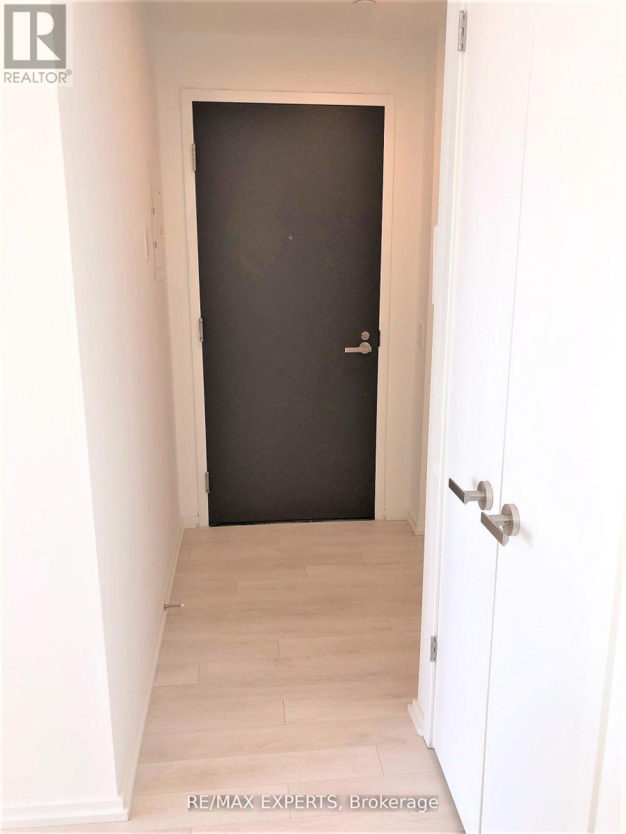 2001 - 197 YONGE STREET, Toronto, Ontario