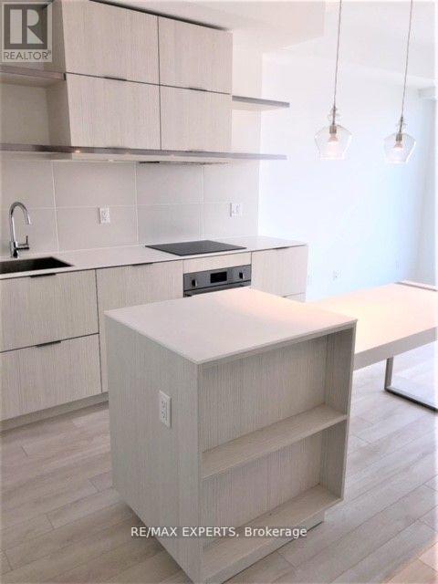 2001 - 197 Yonge Street, Toronto, Ontario  M5B 1M4 - Photo 6 - C13019296