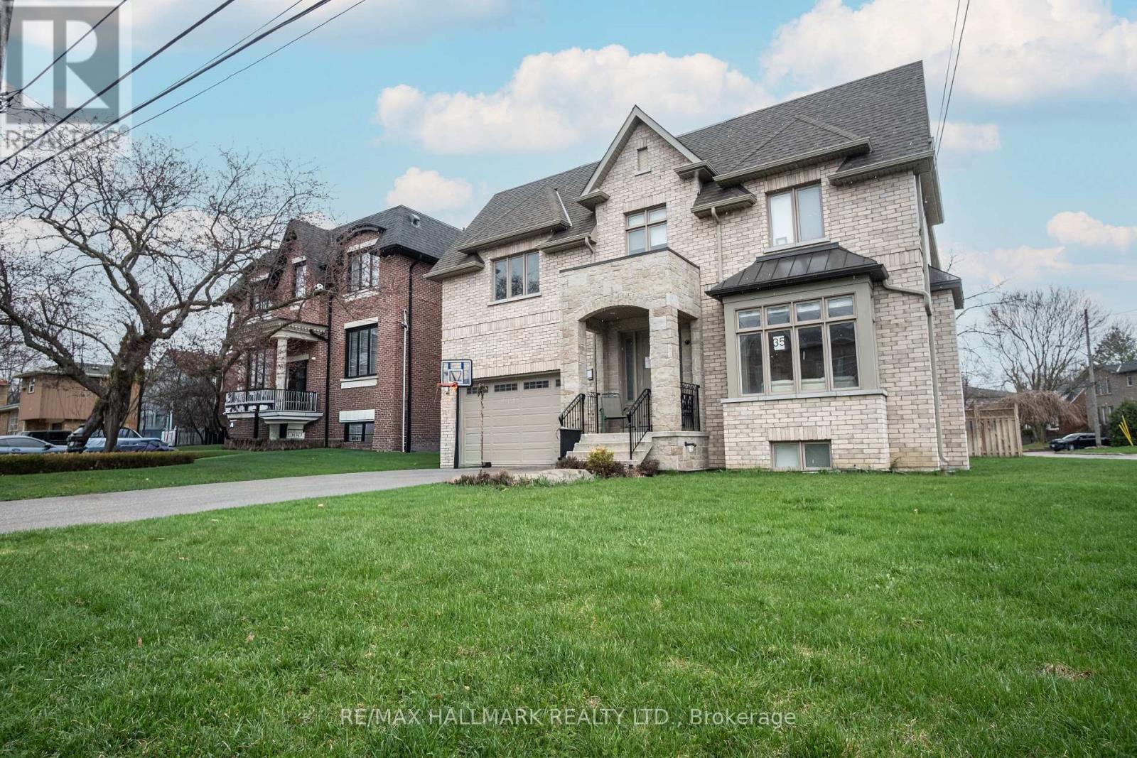 35 ROBERTA DRIVE, Toronto, Ontario