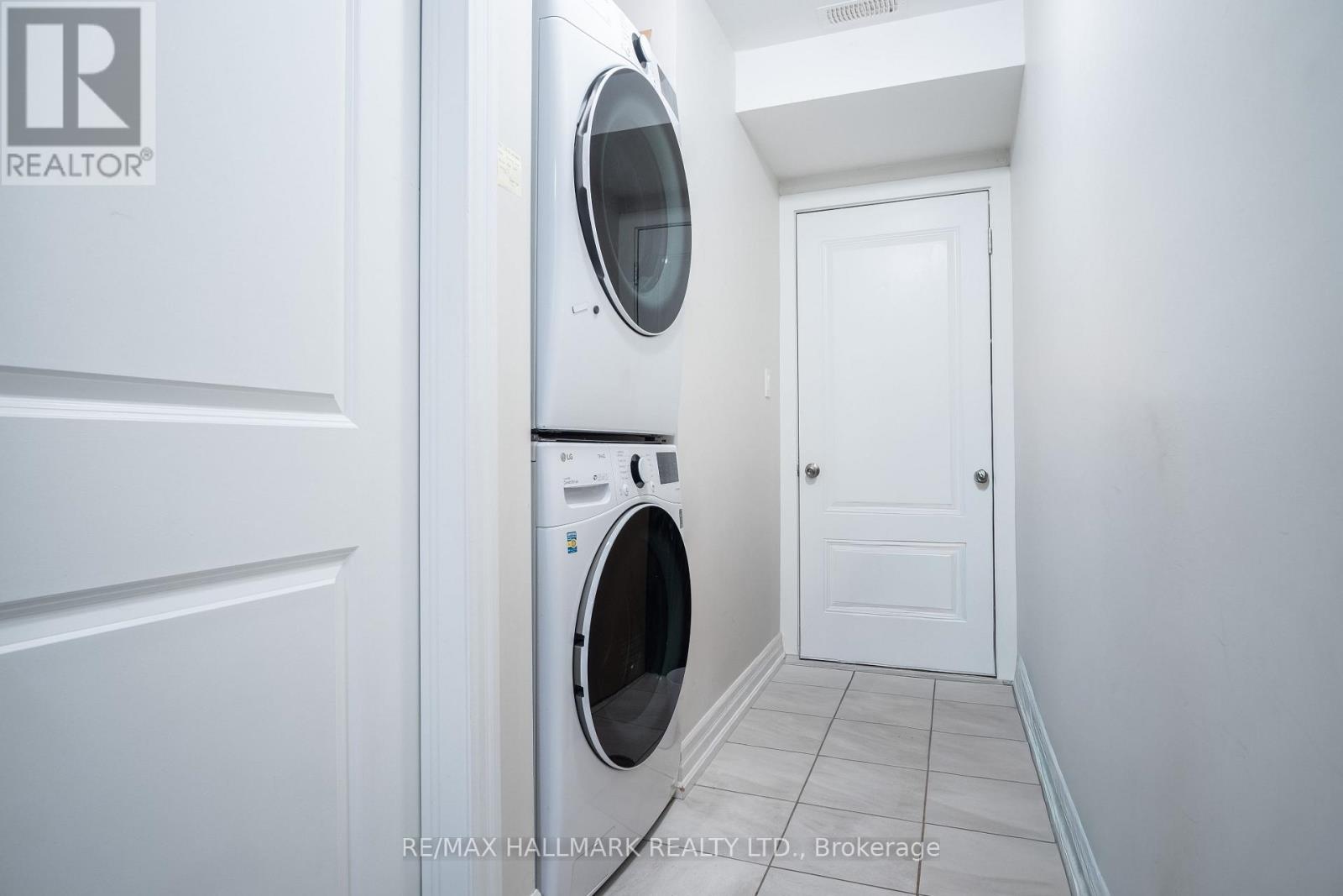 35 Roberta Drive, Toronto, Ontario  M6A 2J6 - Photo 11 - C13019352