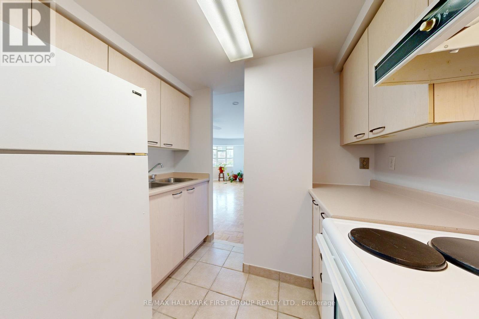 304 - 8 Oxford Street, Toronto, Ontario  M5T 1N9 - Photo 12 - C13019354