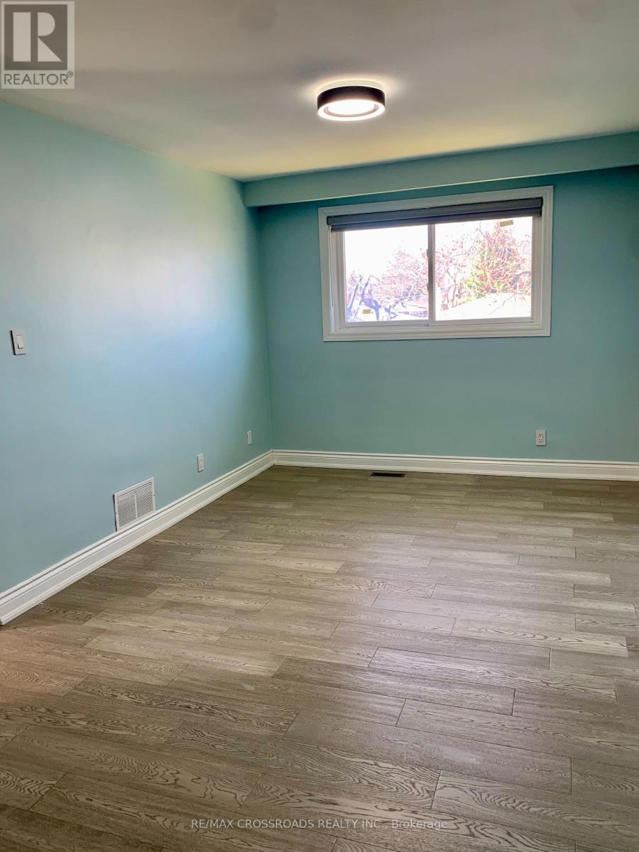 Main - 30 Pindar Crescent, Toronto, Ontario  M2J 3L4 - Photo 12 - C13019414