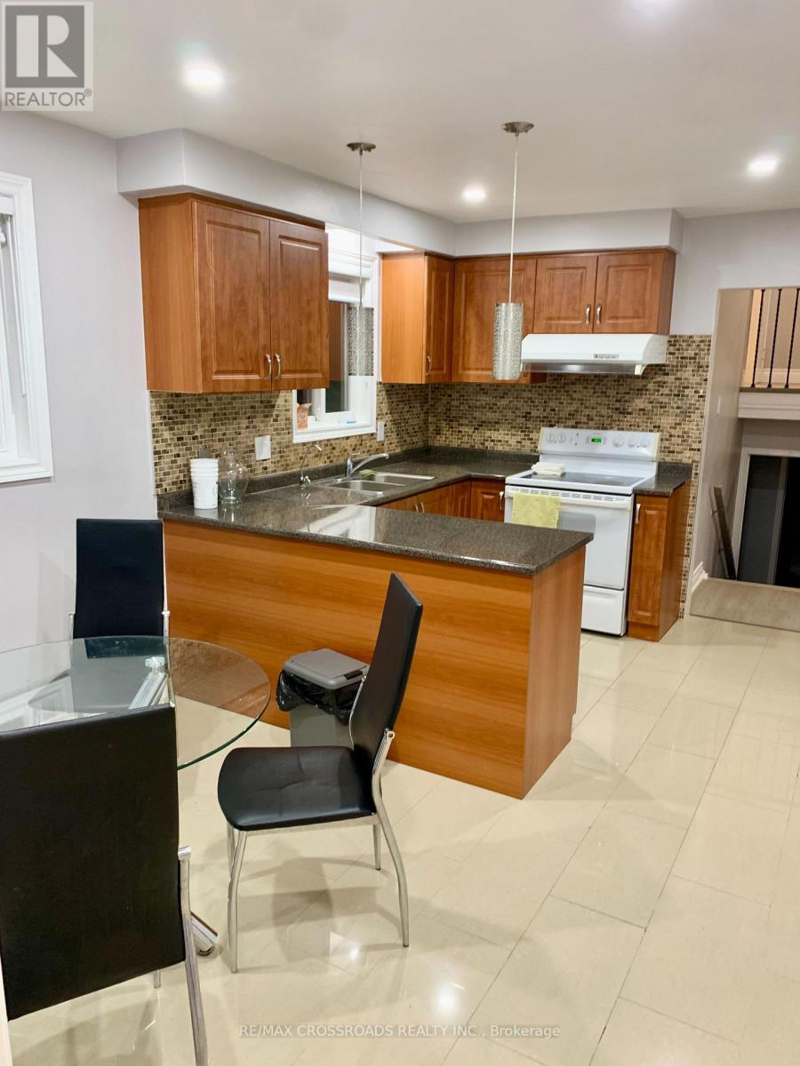 Main - 30 Pindar Crescent, Toronto, Ontario  M2J 3L4 - Photo 4 - C13019414