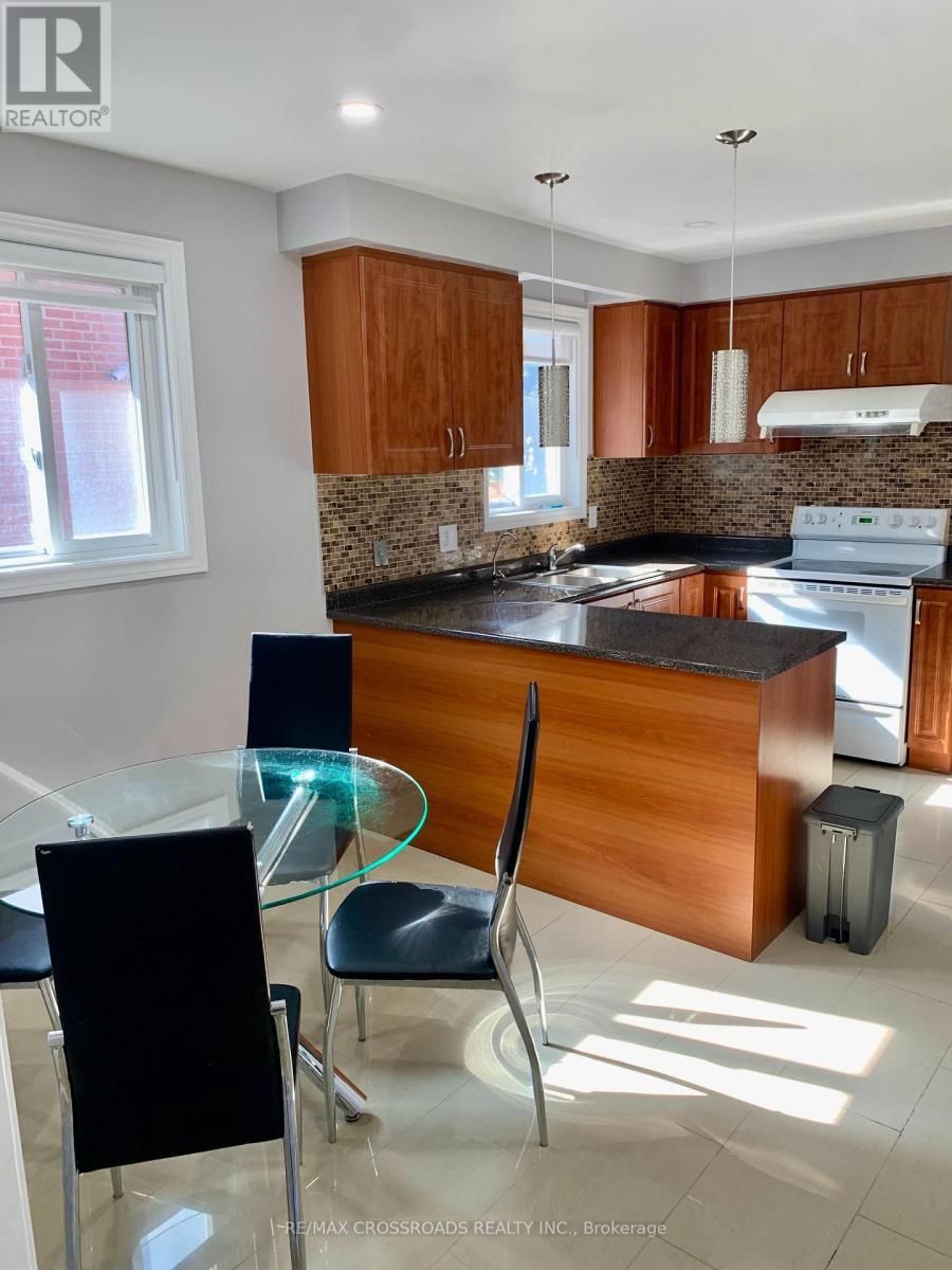 Main - 30 Pindar Crescent, Toronto, Ontario  M2J 3L4 - Photo 5 - C13019414