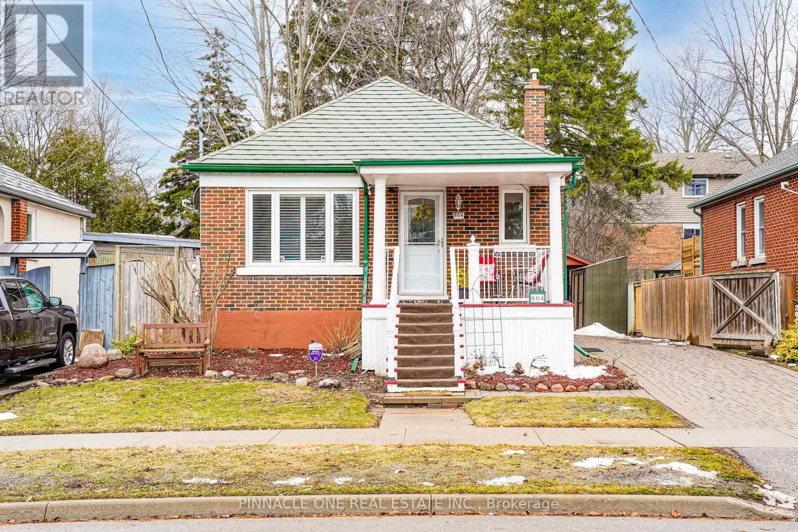 804 Byron Street S, Whitby, Ontario  L1N 4R8 - Photo 2 - E13019228