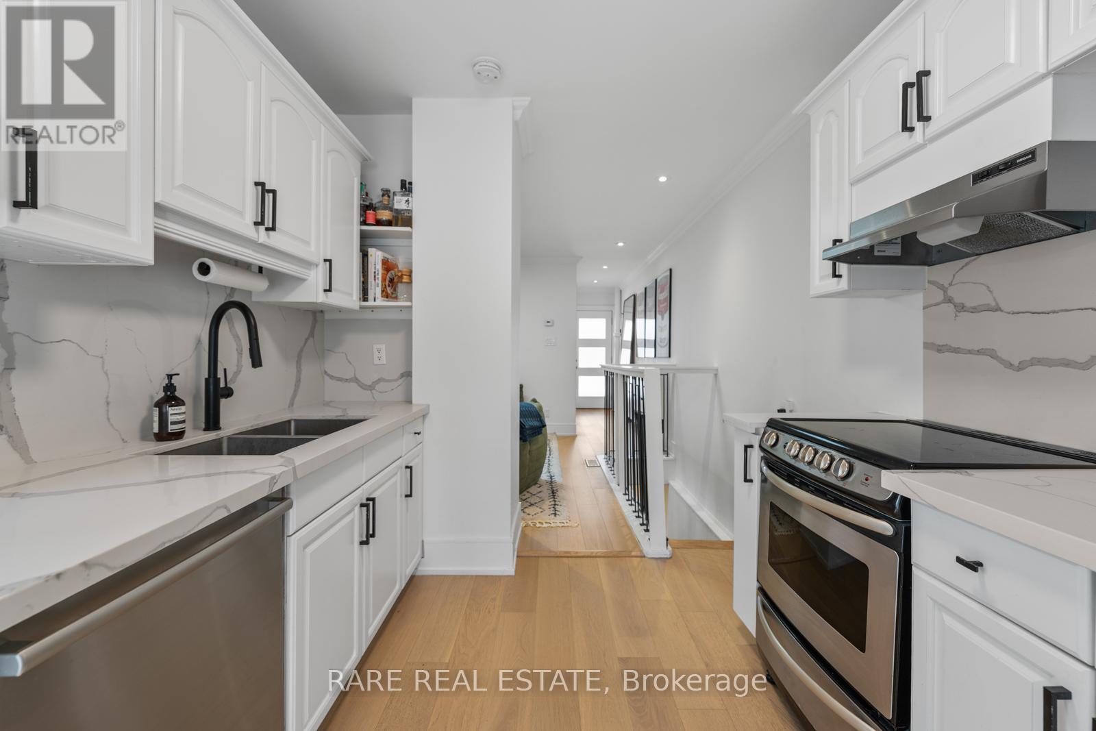 283 Chisholm Avenue, Toronto, Ontario  M4C 4W5 - Photo 10 - E13019246