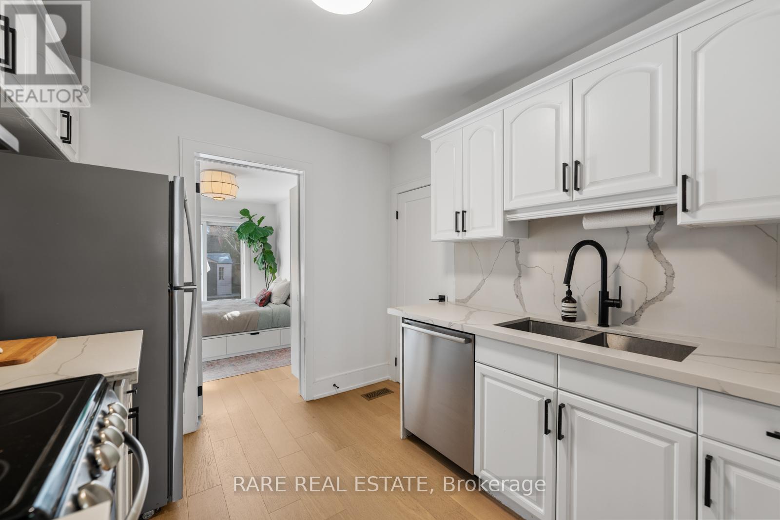 283 Chisholm Avenue, Toronto, Ontario  M4C 4W5 - Photo 11 - E13019246