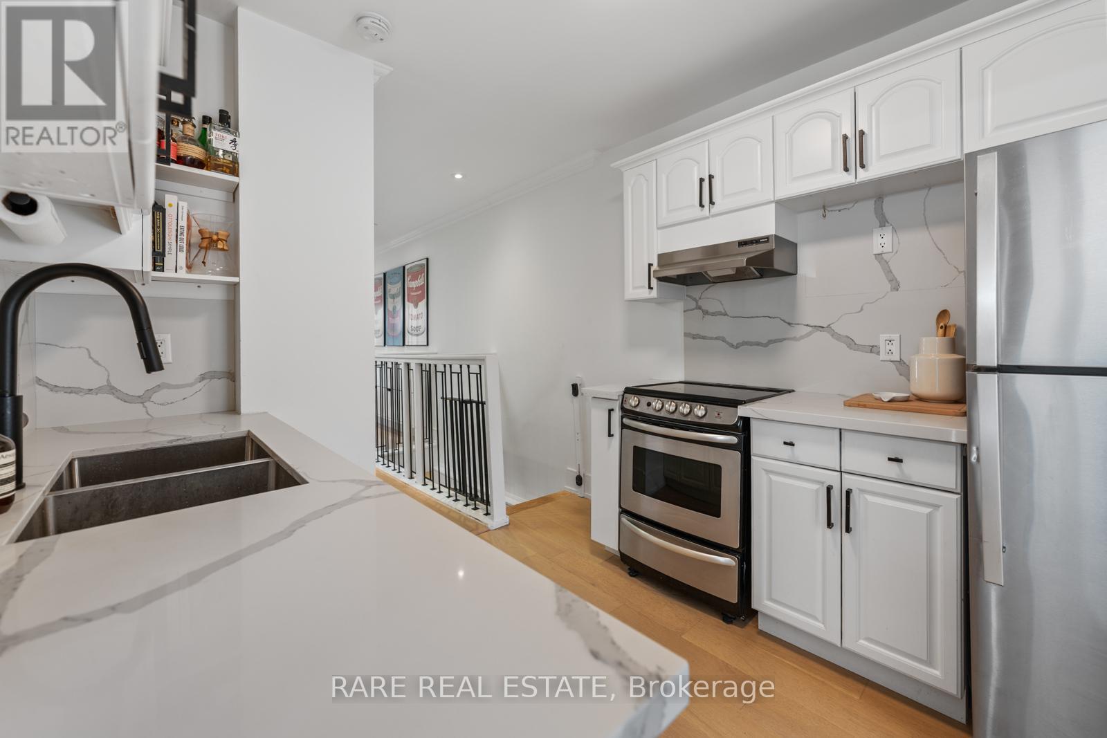 283 Chisholm Avenue, Toronto, Ontario  M4C 4W5 - Photo 12 - E13019246