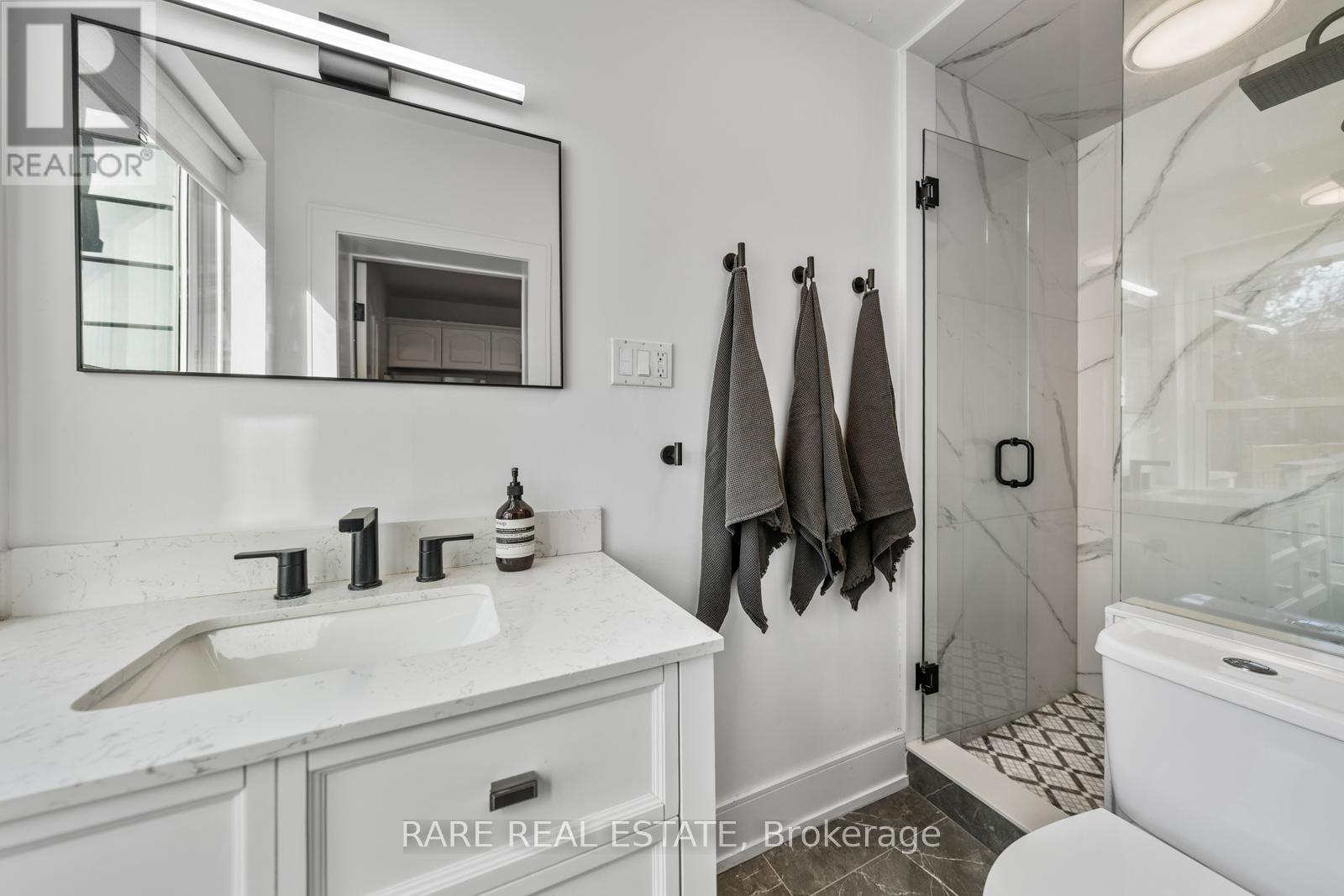 283 Chisholm Avenue, Toronto, Ontario  M4C 4W5 - Photo 19 - E13019246