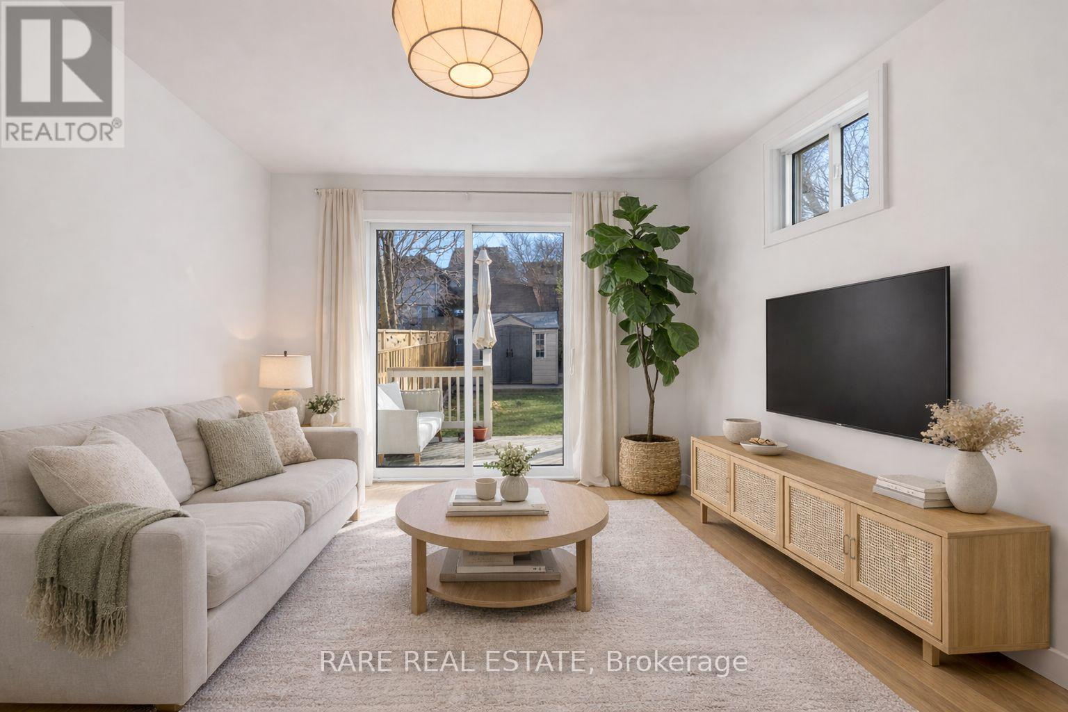 283 Chisholm Avenue, Toronto, Ontario  M4C 4W5 - Photo 8 - E13019246