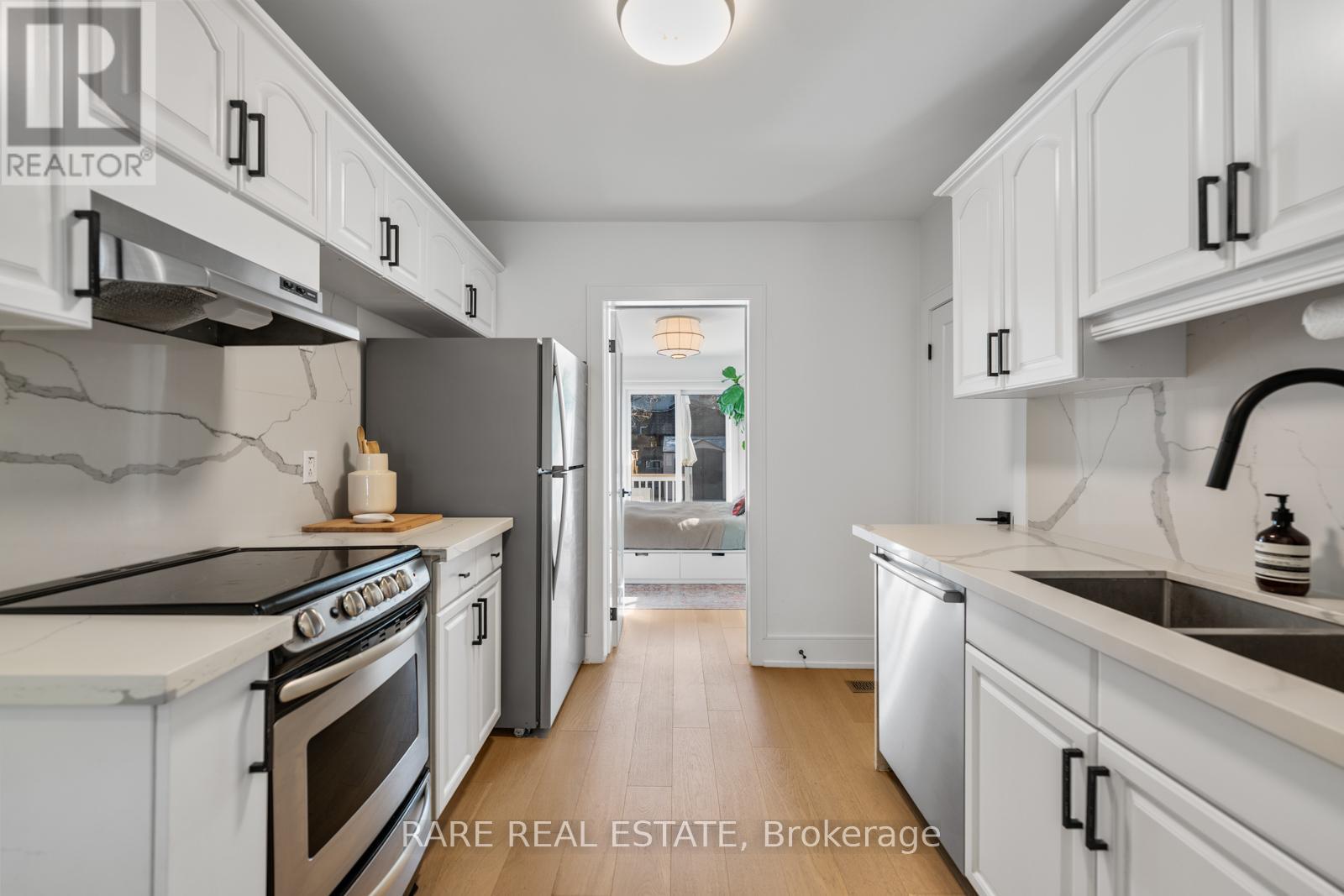 283 Chisholm Avenue, Toronto, Ontario  M4C 4W5 - Photo 9 - E13019246