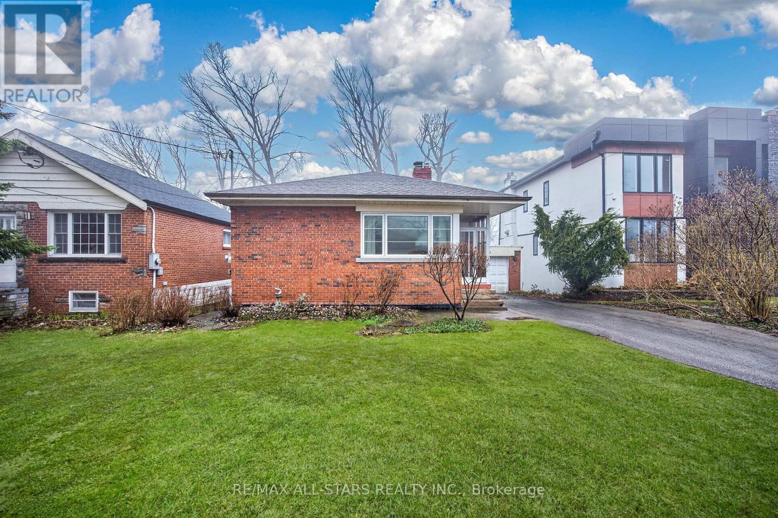62 Larwood Boulevard, Toronto, Ontario  M1M 2M5 - Photo 2 - E13019308