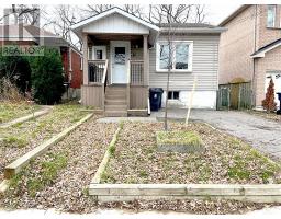 67 CLAREMORE AVENUE, Toronto, Ontario