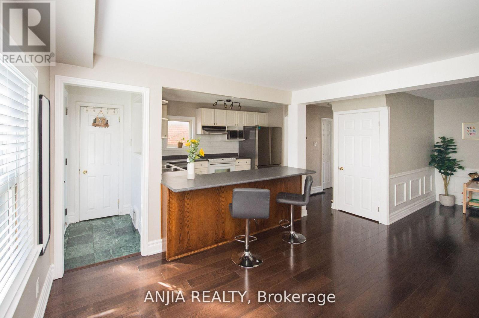 76 Adair Road, Toronto, Ontario  M4B 1V7 - Photo 6 - E13019410