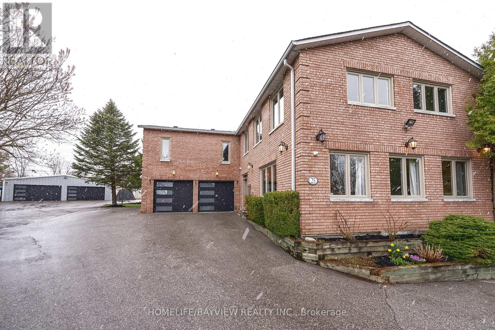 25 WHISPERING PINE TRAIL, Aurora, Ontario