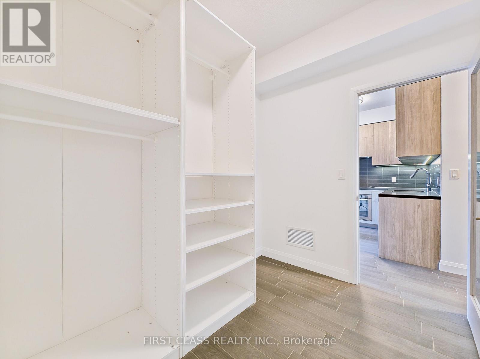 731 - 15 Water Walk Drive, Markham, Ontario  L6G 0G2 - Photo 11 - N13019304