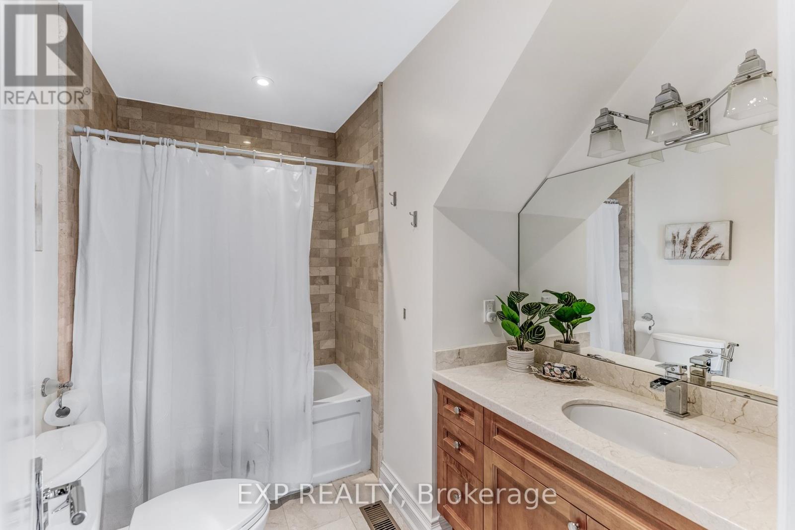 19 Glenhill Trail, Whitchurch-Stouffville, Ontario  L4A 1L9 - Photo 28 - N13019310